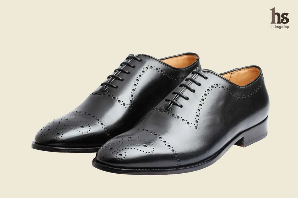 Brogue Oxford With Medallion – Black