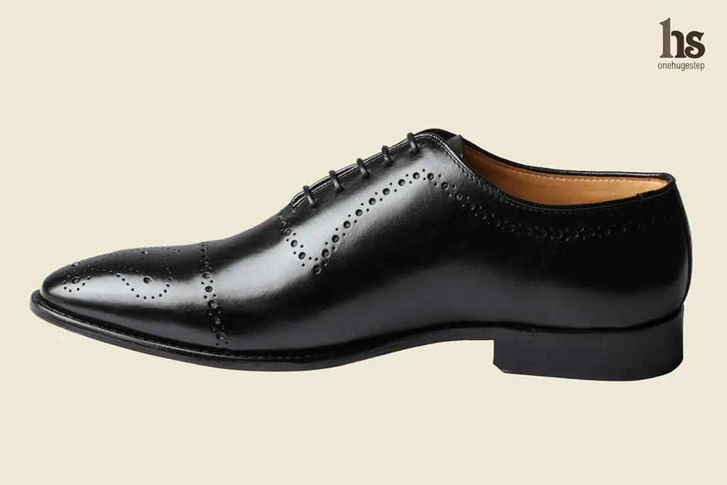 Brogue Oxford With Medallion – Black